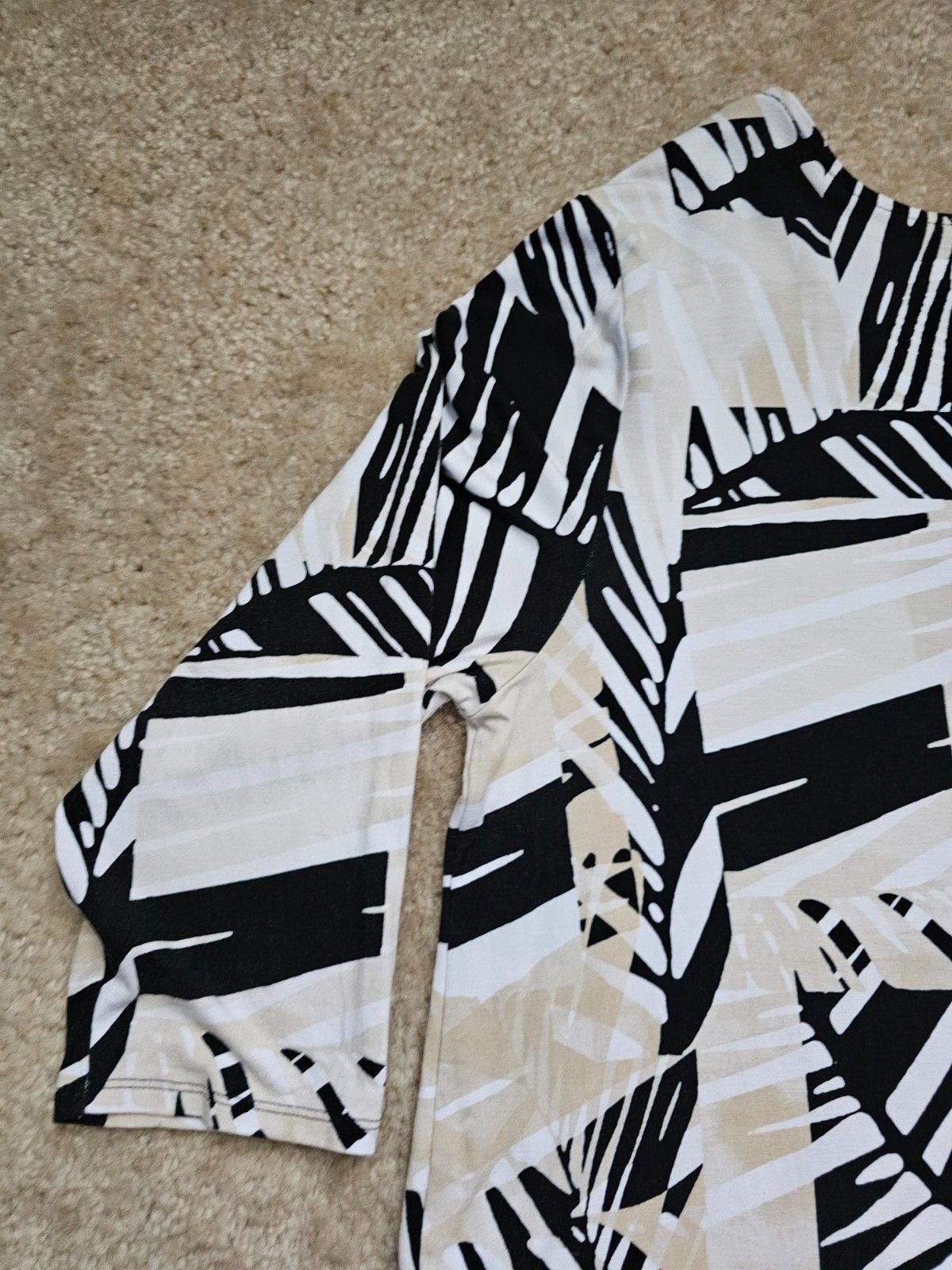Chico's Women's Size 2 Tunic Top Black Beige Abstract Print 3/4 Sleeve Hi Low 8