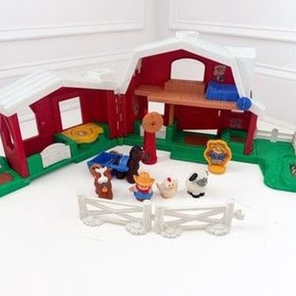 Vintage 1999 Fisher-Price Farm House Playset w/Figures and Sounds! Working!
