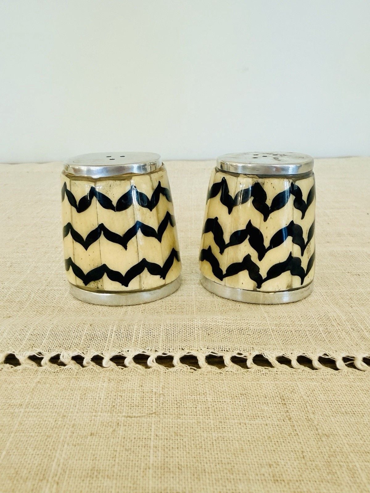 Vintage Bone Inlay Salt Pepper Shakers Chevron Black Cream Silver Tone Boho 1