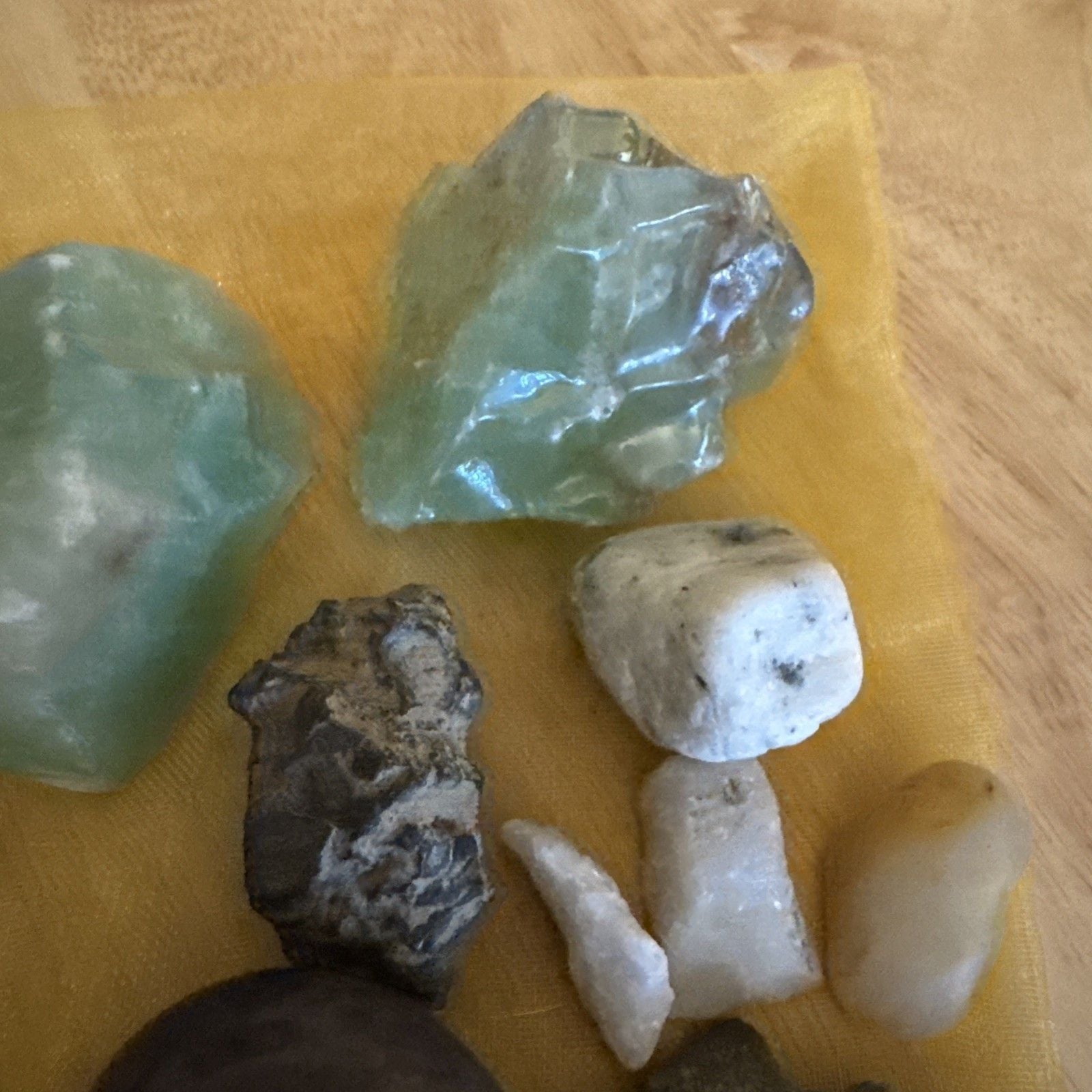 Natural Crystal & Stone Bundle – Raw Green Crystals, Seashell, Pouch 4
