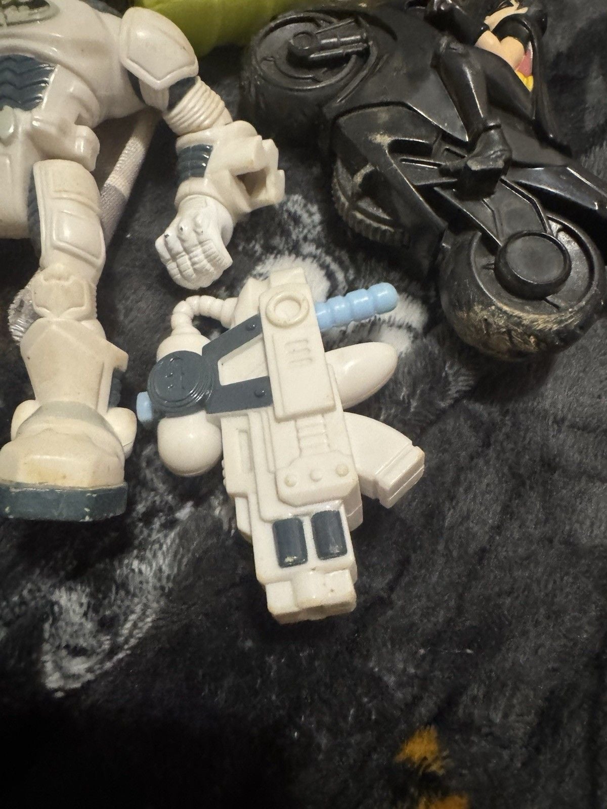 Batman Mixed Lot 4 Pack Action Figures w/ Batcycle & Accessories Plastic 5