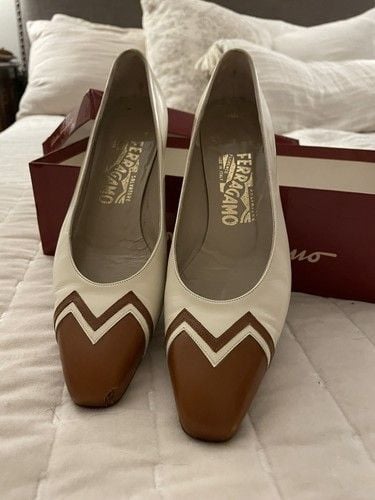 Salvatore Ferragamo Carlina Brown & Cream Pumps Sz 7 AAA 5
