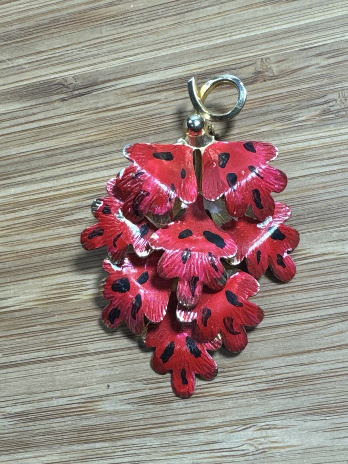 Vintag MCM Enamel Flower Brooch Pin Textured Gold Tone Strawberry Leaves 2.25" 2