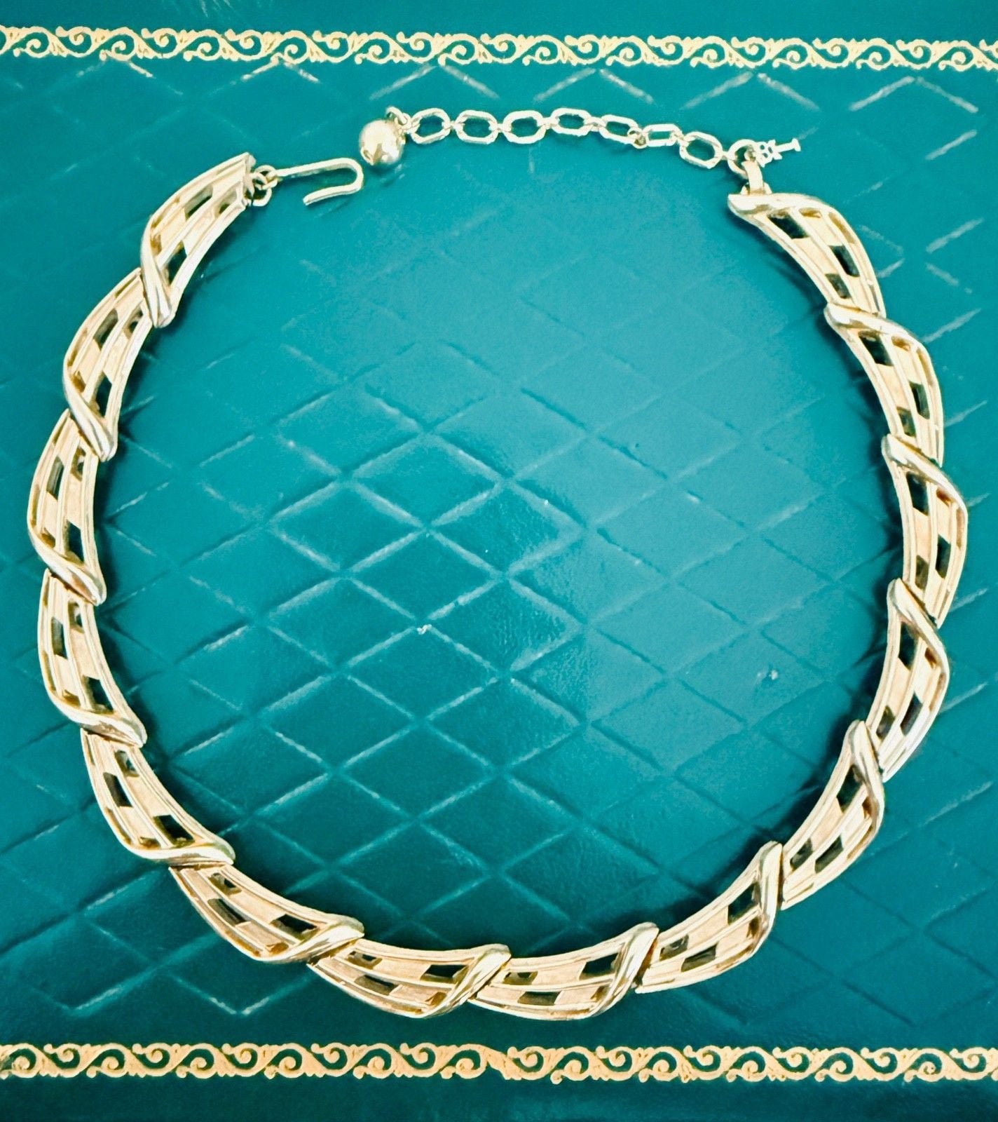 Trifari Signed Choker Necklace Gold Tone Openwork Basketweave Links Vintage 2