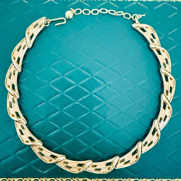 Trifari Signed Choker Necklace Gold Tone Openwork Basketweave Links Vintage