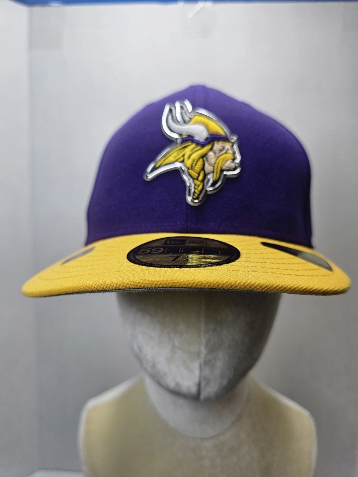 New Era Minnesota Vikings 59FIFTY Fitted Hat 7 1/4 Purple Gold Pre-Curved NWT 3