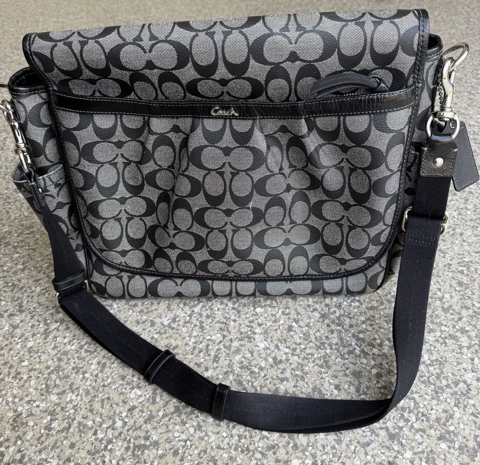 Coach Signature Messenger Crossbody Bag – Style F18373 2