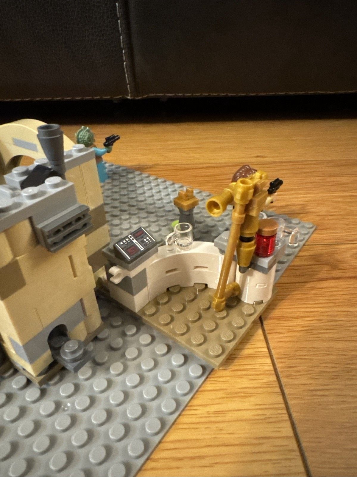 LEGO Star Wars Mos Eisley Cantina 75205 & Droid Escape Pod 75136 Han Solo Greedo 9