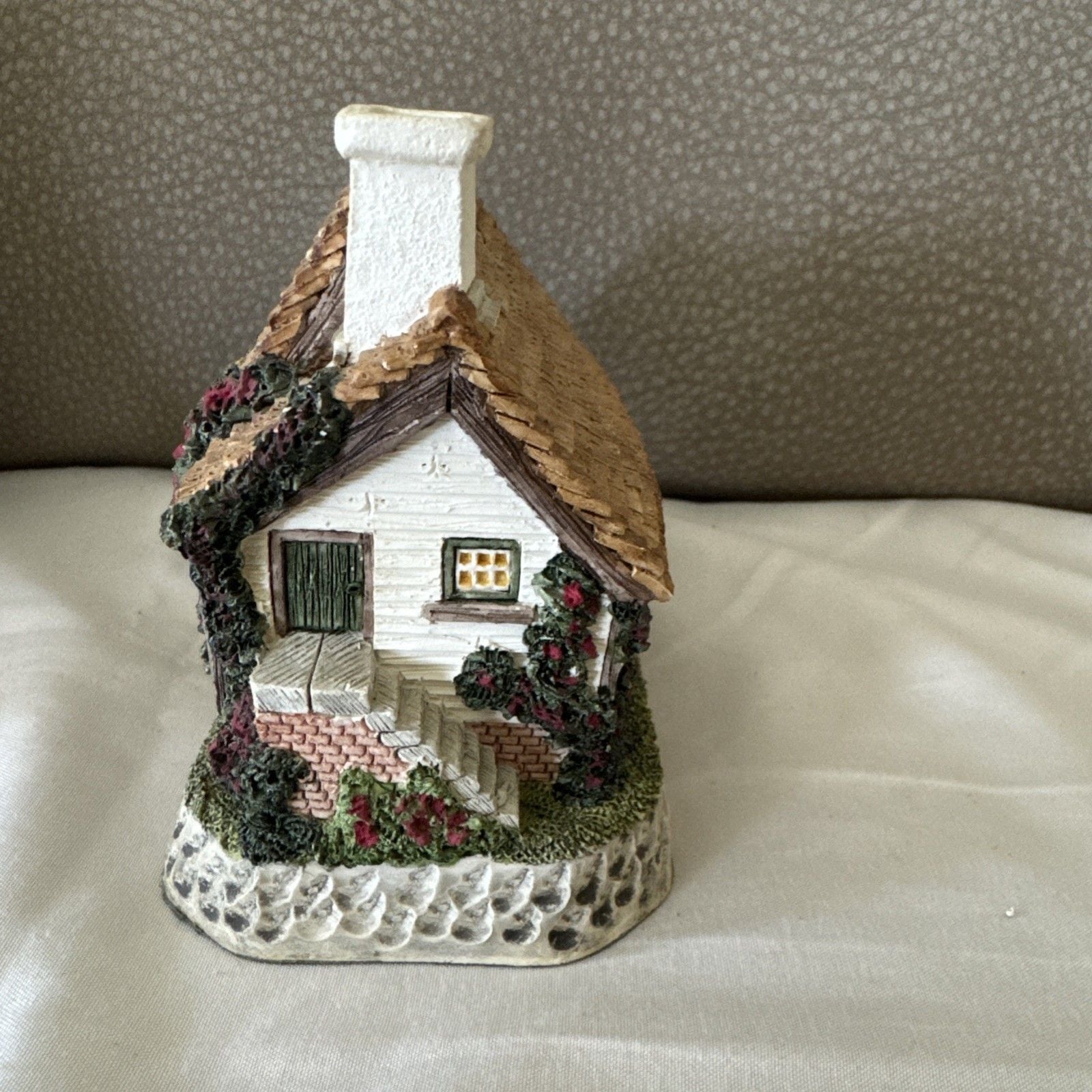 David Winter Cottages Collectors Guild Model Dairy 1996 Hand Painted Resin House 4