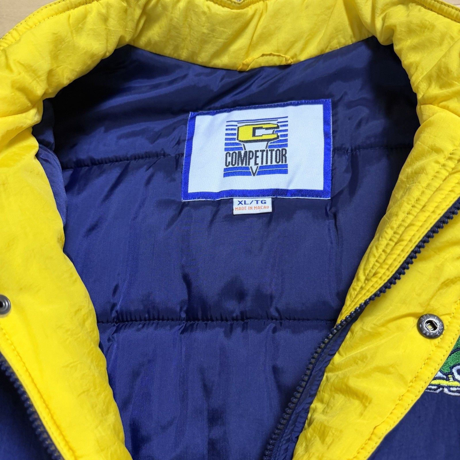 Vintage Competitor Notre Dame Fighting Irish Puffer Jacket Blue/Yellow Size XL 6