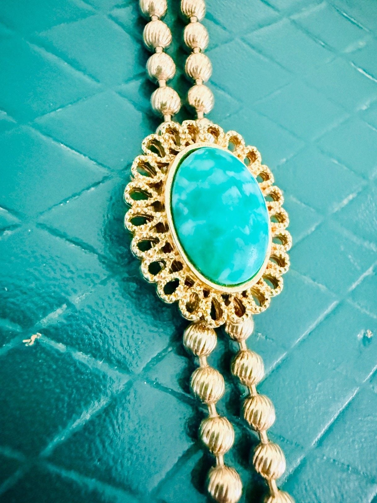 Avon DeLizza Elster 1973 Bolo Necklace Green Peking Glass Tassel Adjustable 4