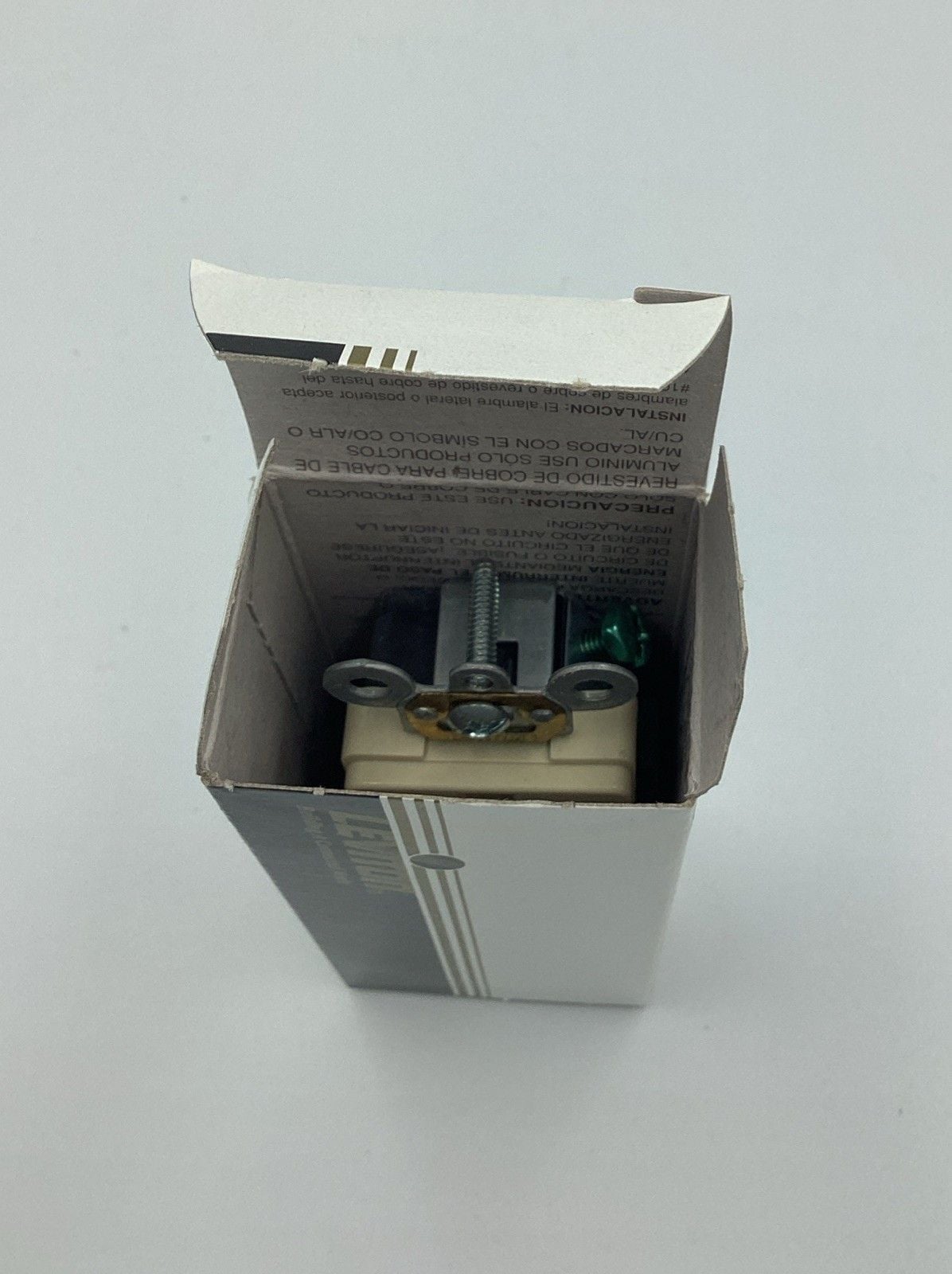 Leviton Ivory 5-20R Decora Duplex Receptacle 16342-I CASE OF 10 - NEW IN BOX 8