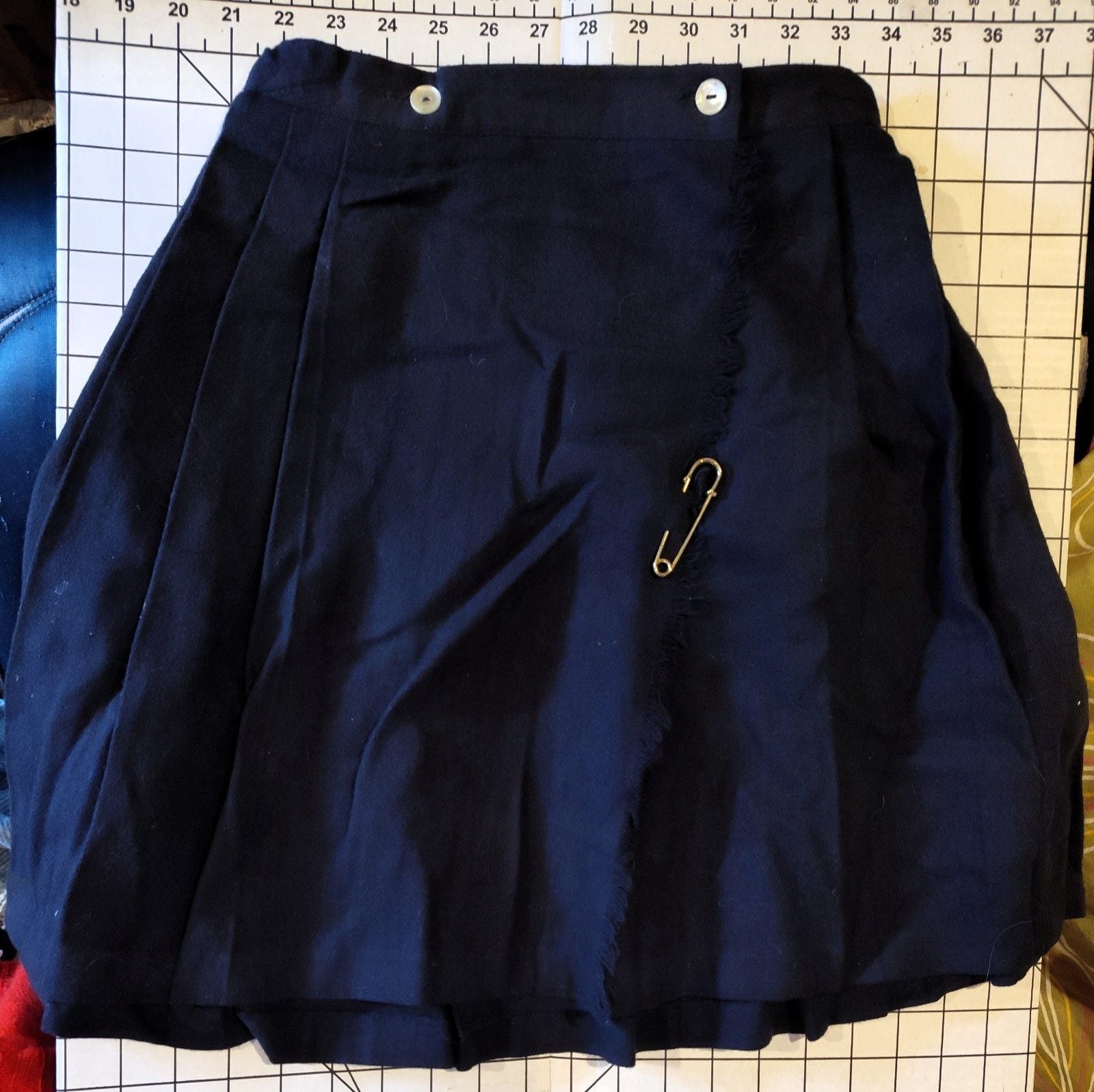 Vintage Imp Girl Navy Blue Wool skirt tartan with Safety Pin School Skirt Sz 10 3