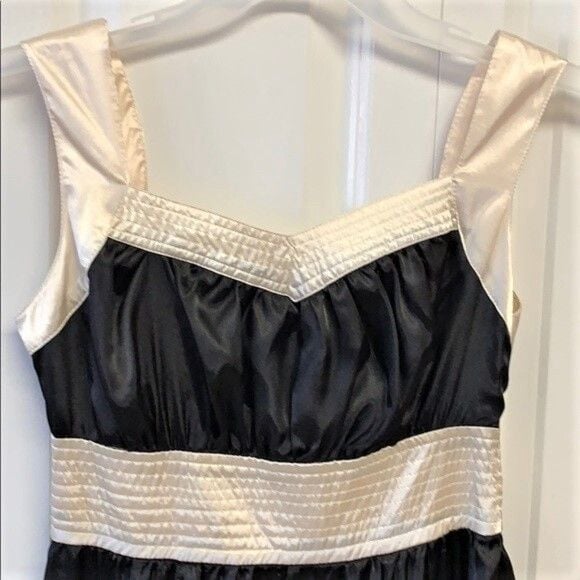 Charlotte Russe Black White Wide Strap Knee Length Flare Dress Jr Size 3 NWT 3