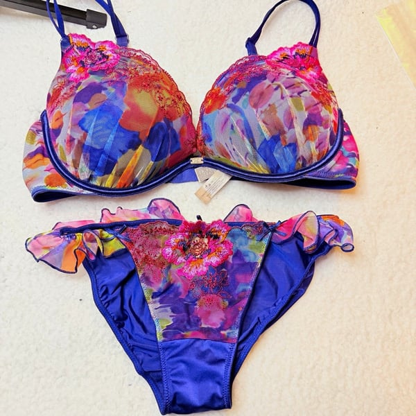 NWOT 2010 Victoria's Secret Push-Up Underwire Bra & Panty Set 36C Purple Floral
