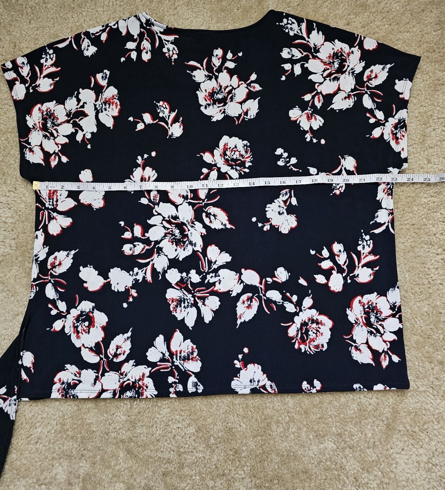 Chico's Women's Size 2 Black Floral Top White Red Asymmetrical Hem Short Sleeve 10