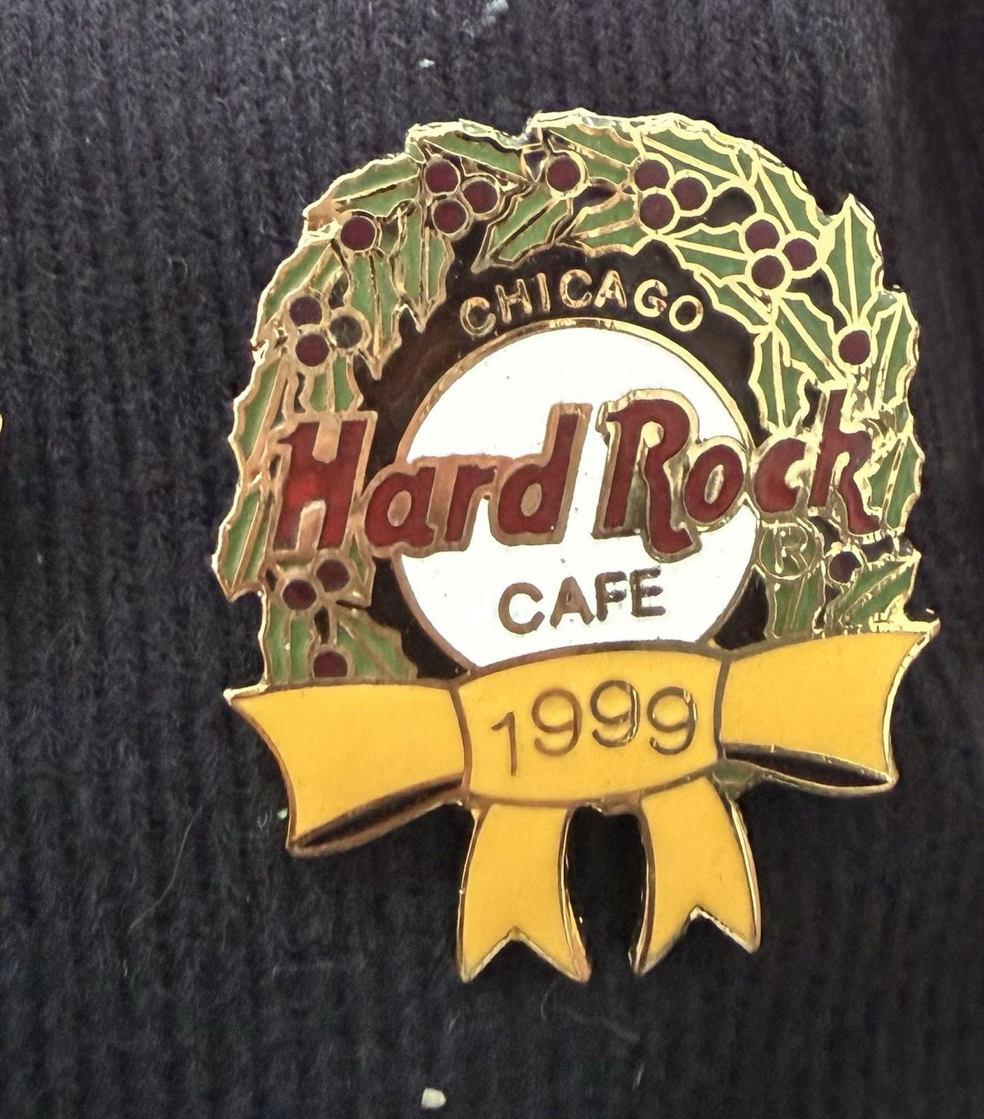 Hard Rock Cafe Chicago Wreath Pin ‘99 2
