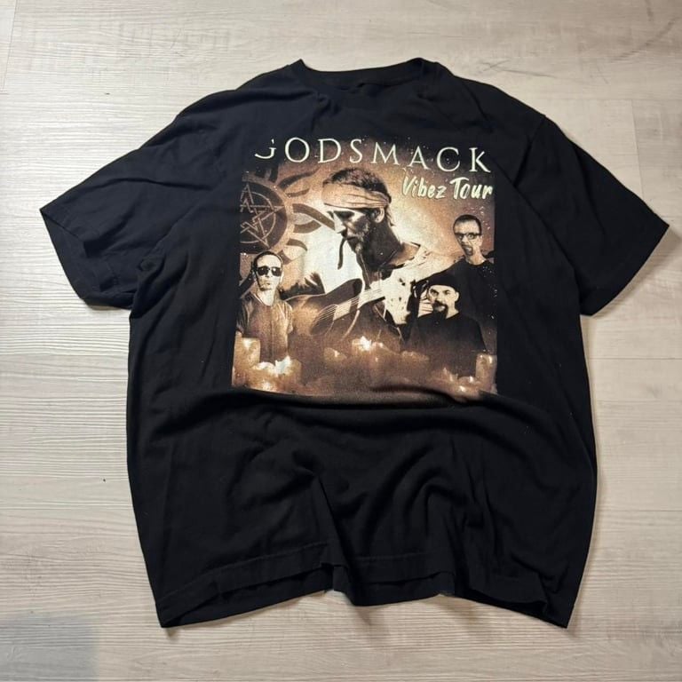 ๐ฅ Godsmack โVibez Tourโ 2024 Concert T-Shirt โ XL ๐ฅ
A must-have for any Godsmack fan! This official Vibez Tour 2024 t-shirt features an epic front graphic of the band and an all-dates tour print on the back. Perfect for collectors, rock fans 2