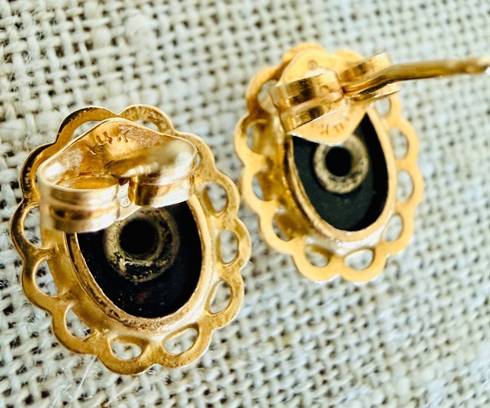 Vintage 14K Yellow Gold Black Onyx & Diamond Stud Earrings Scallop Frame 5