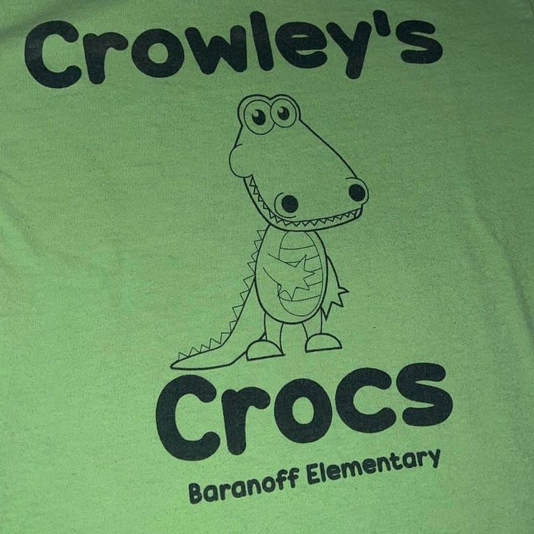 Brat Green Baby Tee with Black Lettering and Cut Crocodile Illustration. Youth Small.
‘Crowley’s Crocs’ Baranoff Elementary Lime Green Baby Graphic Tee. Great Condition, No Flaws. Brat Summer vibe shirt.
Size - YS
pit to pit - 16”
Length - 18.5 5