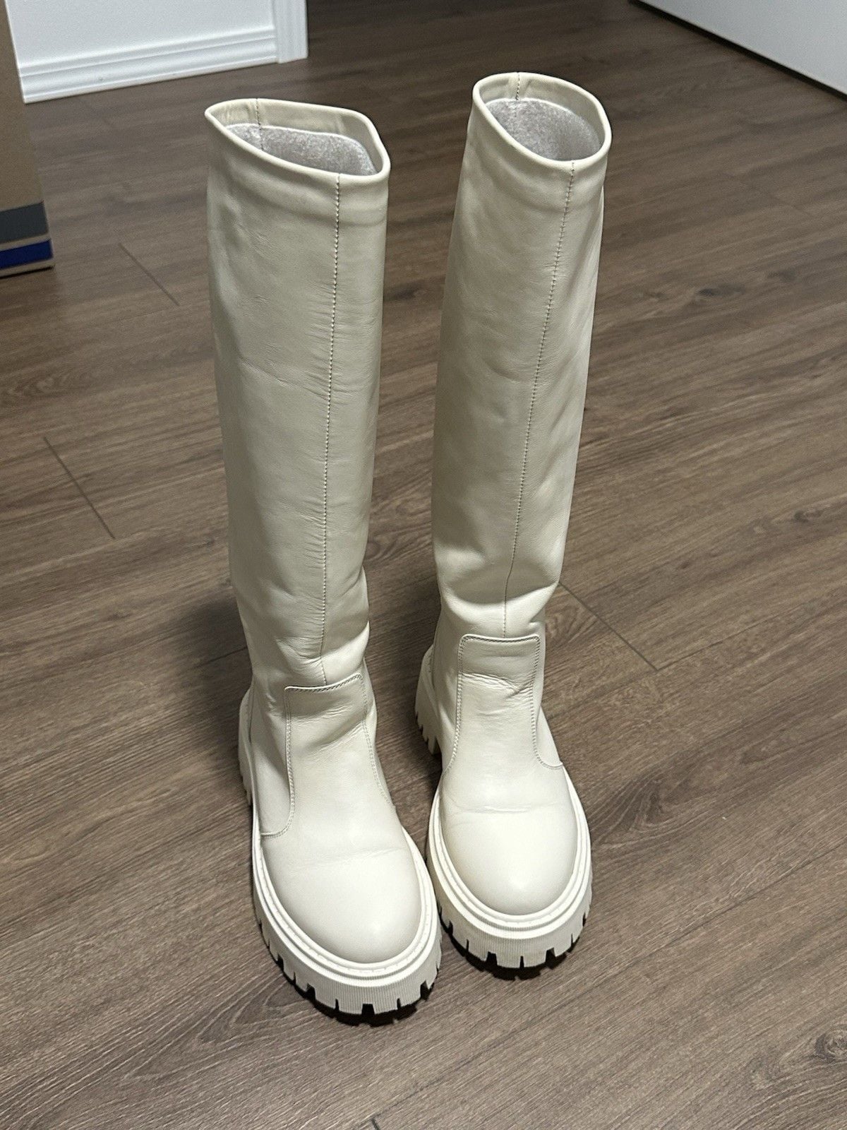 Women's Knee High Boots Size 7 White 10
