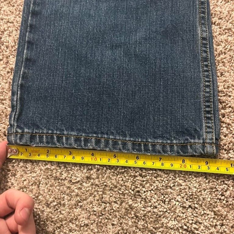 Levi's 557 relaxed bootcut jeans
no stains or holes 6