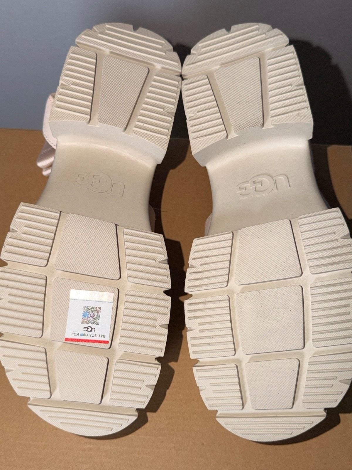 UGG W Ashton Strappy Women's Sandals Size 7 5