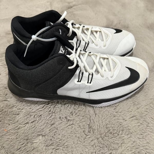 Nike Air Versatile II Men's Basketball Shoes Size US 13 Outdoor Gym