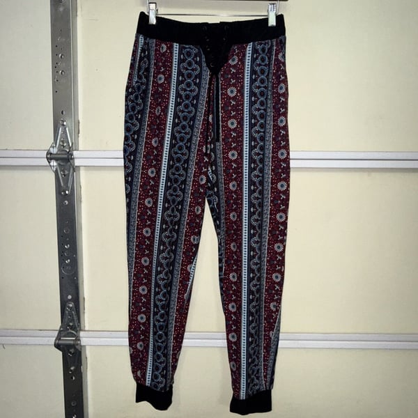 Mudd Boho Hamsa Print Jogger Pants  Medium Sueded Jersey Black Pink
