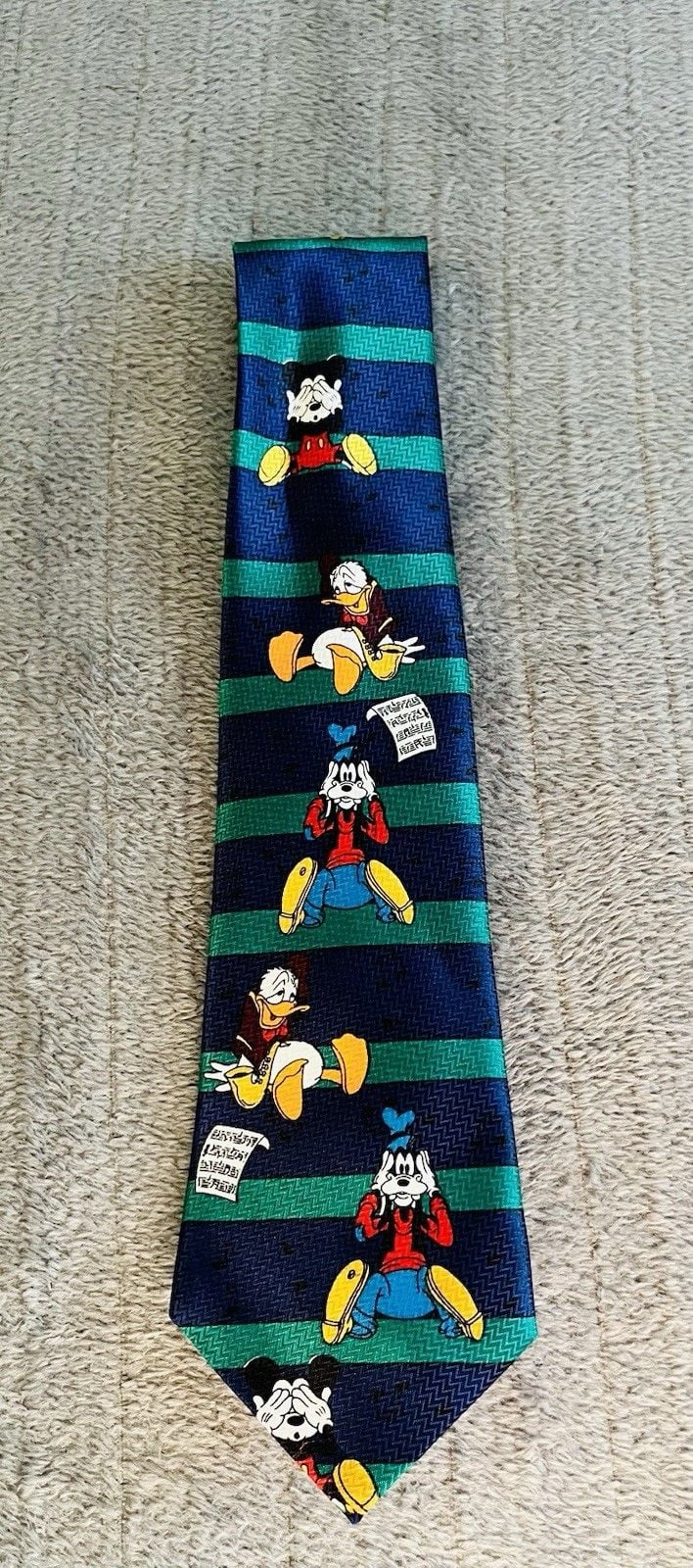 Men’s Disney Mickey Mouse Goofy Donald Duck 100 % Silk Neck Tie Blue Green 4” 1