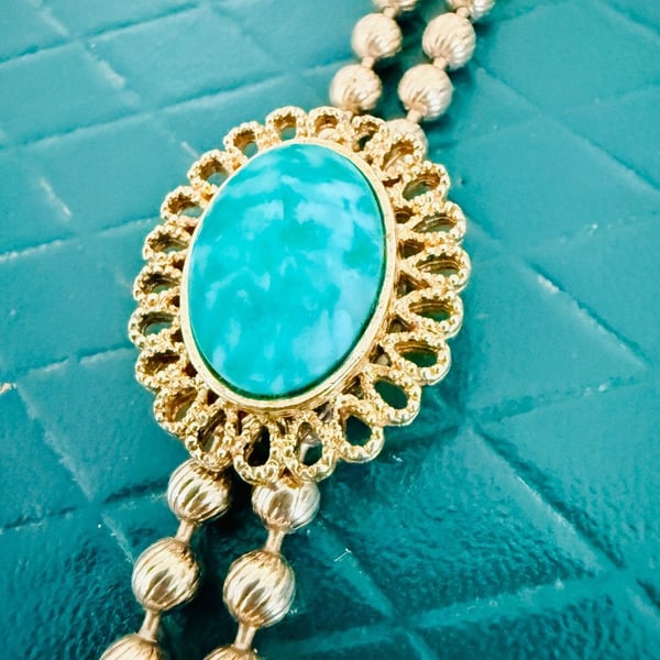 Avon DeLizza Elster 1973 Bolo Necklace Green Peking Glass Tassel Adjustable