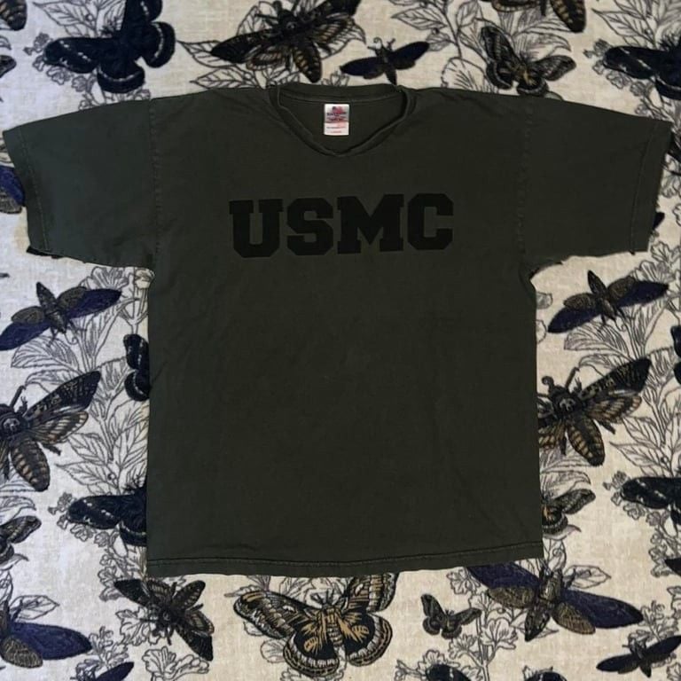 Vintage USMC Made in USA Army Green T-Shirt Size L
Bayside Tag USA made Vintage tee shirt in Great Used Condition with a Sick Vintage Feel. Nice Color, No Major Flaws
Size - L
pit to pit - 21”
Length - 26”
#vintage #madeinusa #usmc #green #tshirt 2