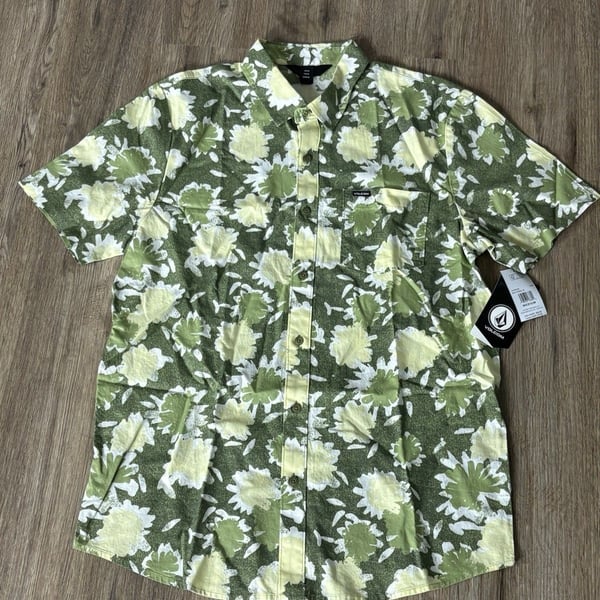 New Volcom Non Floral Button Up Short Sleeve Shirt Size Medium Green MSRP $60