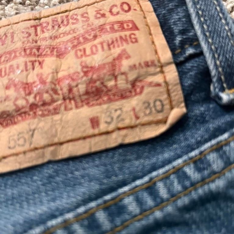 Levi's 557 relaxed bootcut jeans
no stains or holes 4