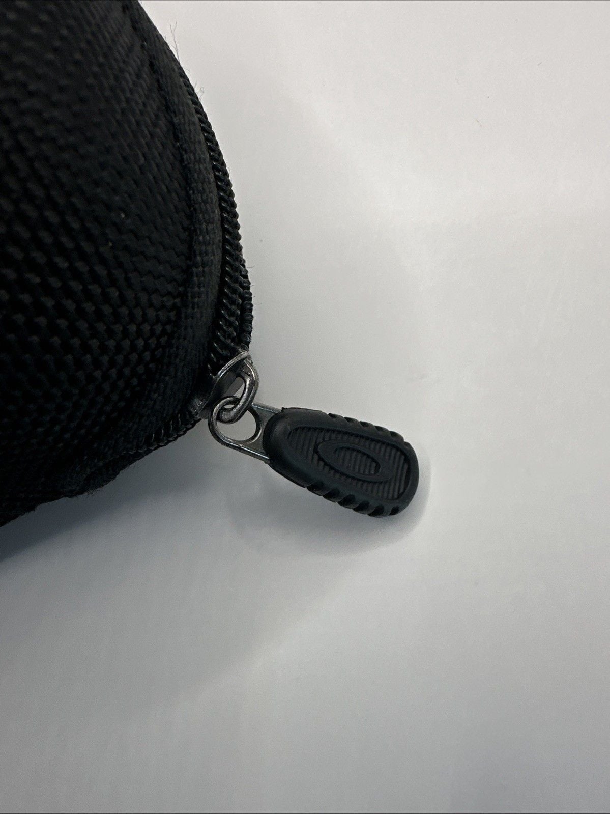 OAKLEY BLACK SUNGLASSES CASE x 2 6