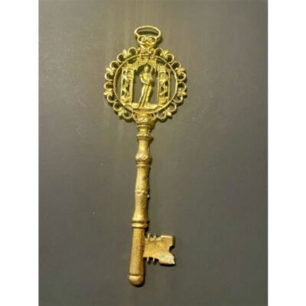 Vintage Brass Skeleton Key with Ornate Circular Head