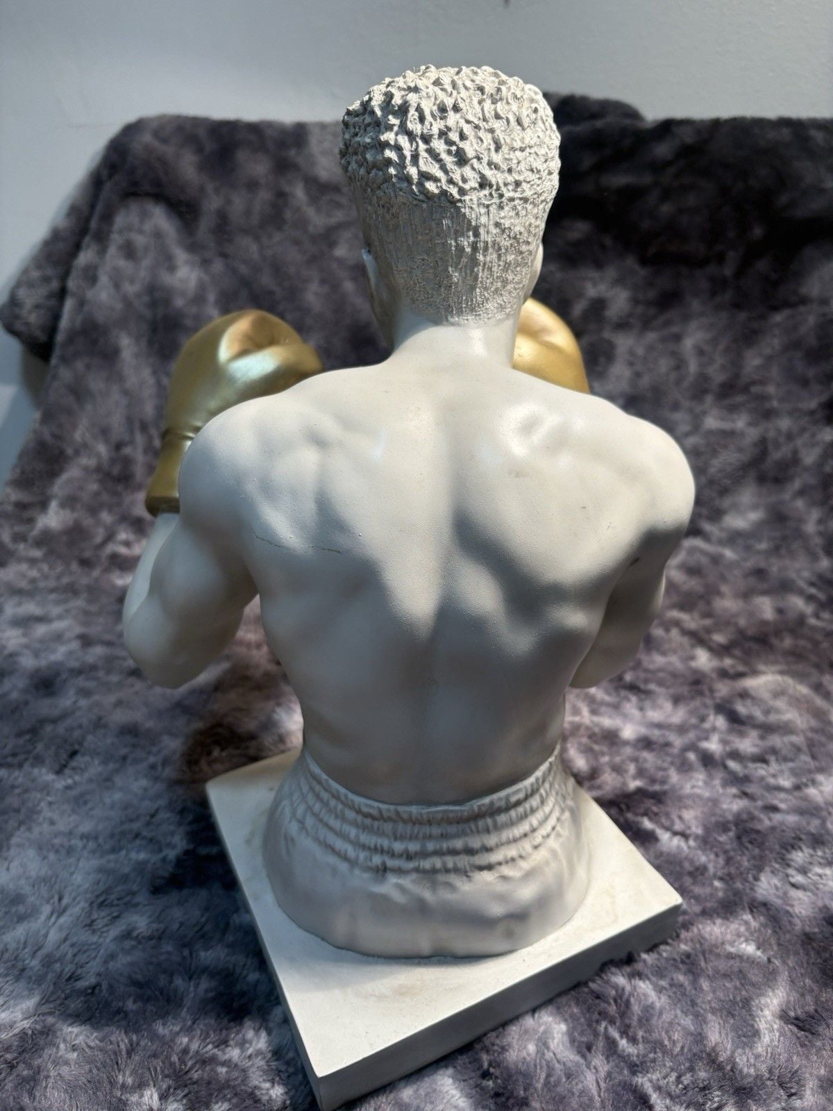 Male Boxer Bust Statue Gold Boxing Gloves White Resin Tabletop Sculpture 33/40 3