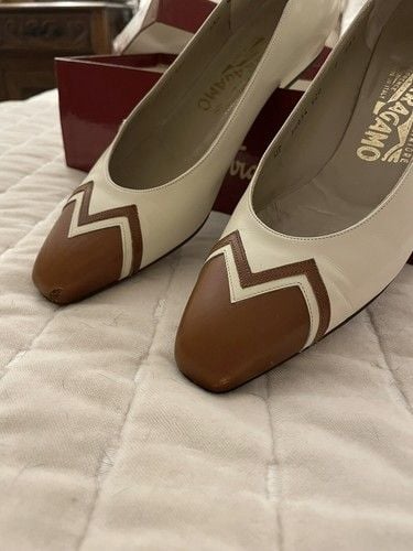 Salvatore Ferragamo Carlina Brown & Cream Pumps Sz 7 AAA 4