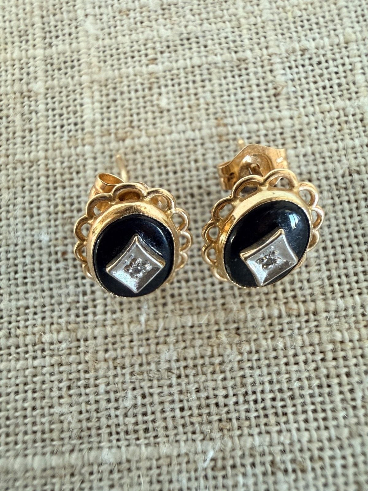 Vintage 14K Yellow Gold Black Onyx & Diamond Stud Earrings Scallop Frame 3