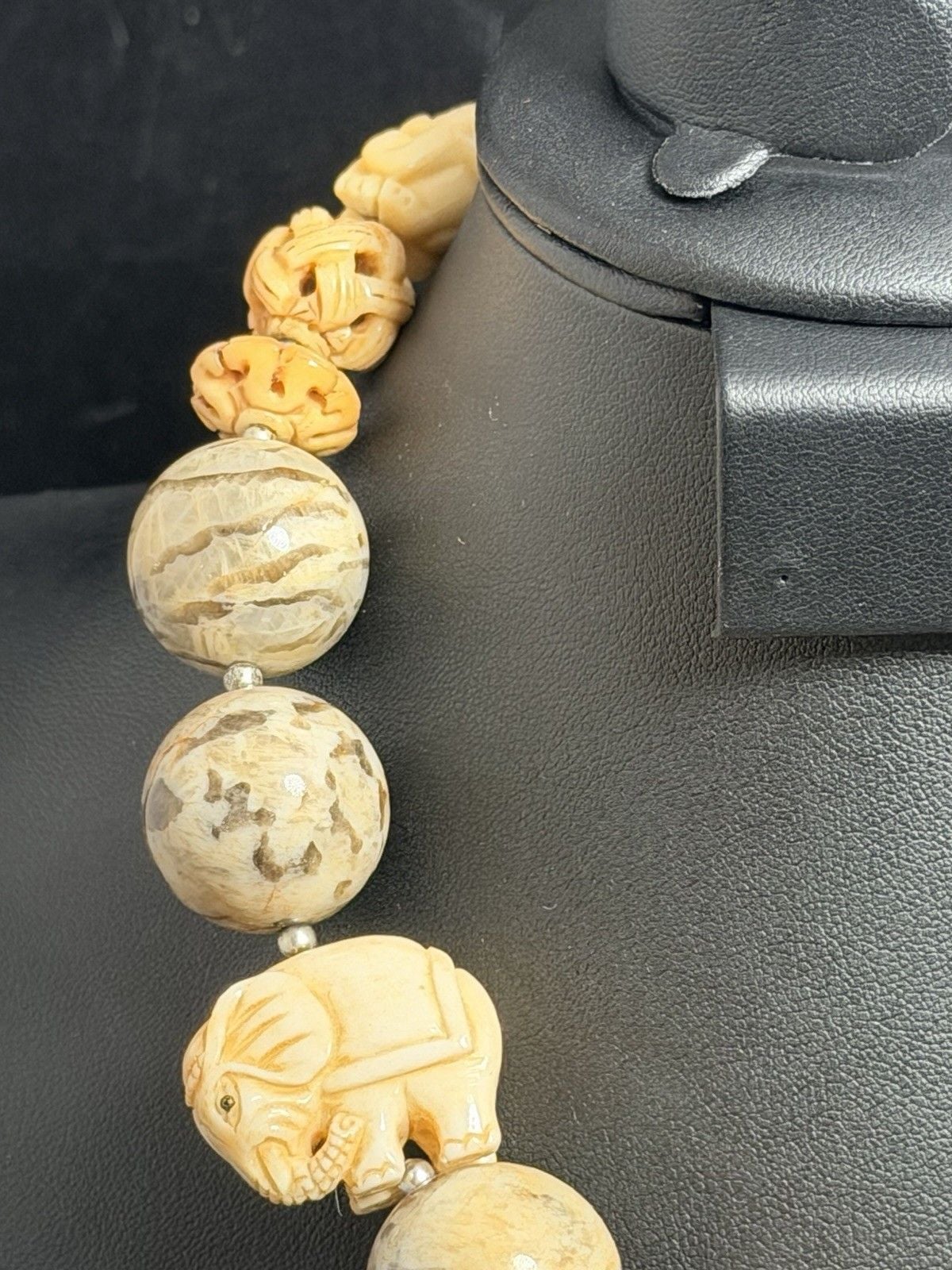 Vtg Chunky Artisan Bobe Carved Elephant & Fossil Stone Statement Necklace -Boho 7