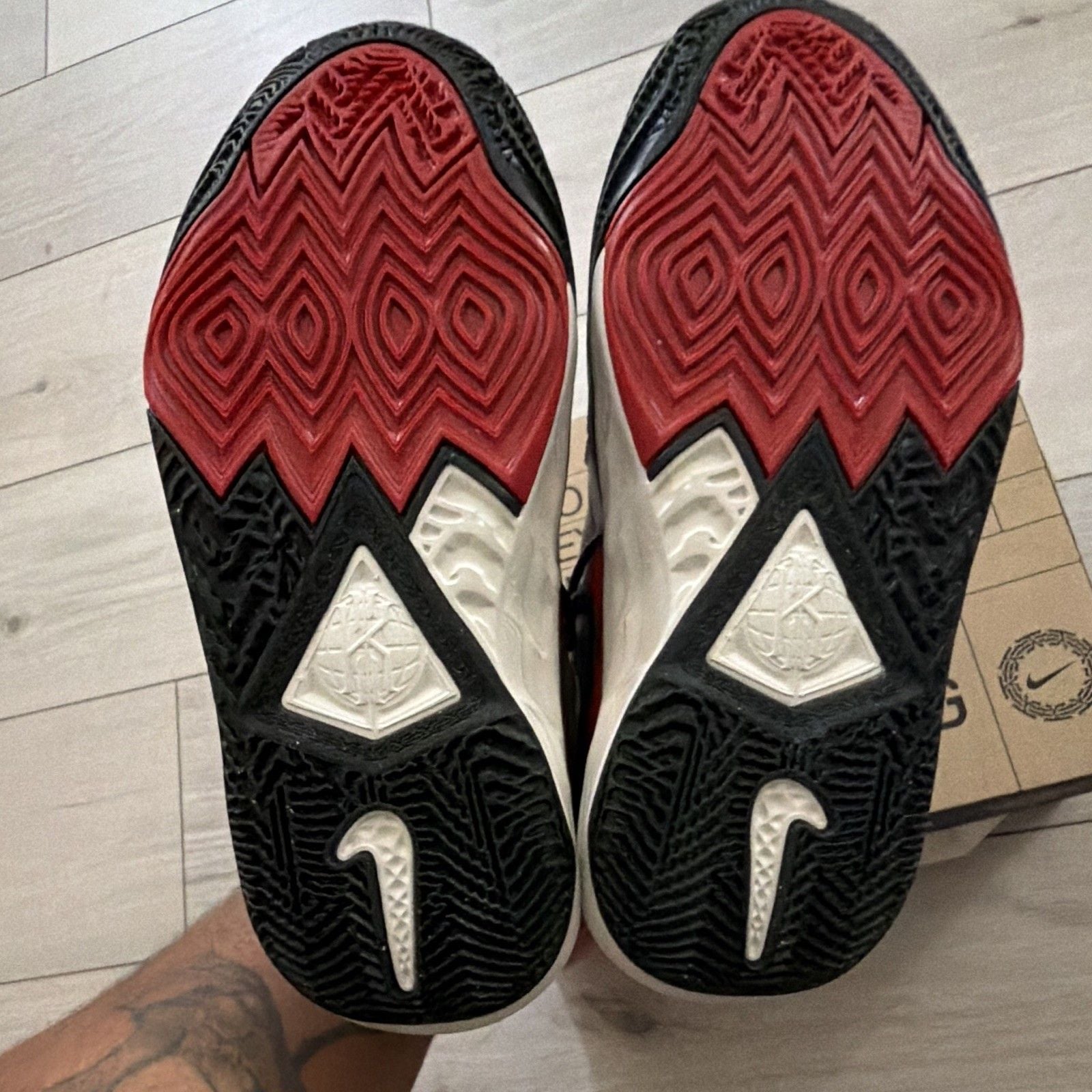 Nike Kyrie 8 GO (GS) Kids Basketball Sneakers White/Red/Black 4.5Y DQ8076-100 5