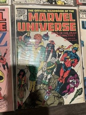 Marvel Universe Comic Book Lot of 17 Vintage 1985 Encyclopedia Like 16