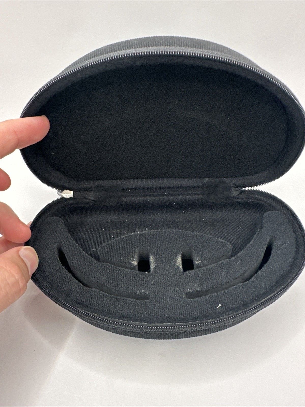 OAKLEY BLACK SUNGLASSES CASE x 2 3