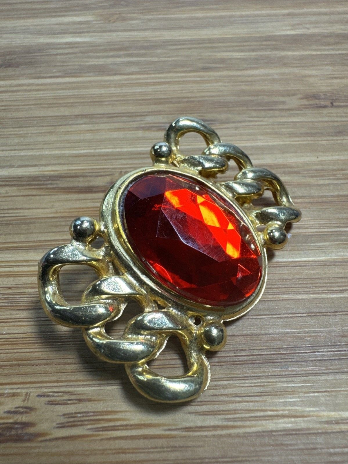 Vintage Red Faceted Glass Brooch Gold Tone Large Oval Stone Statement Pin 3