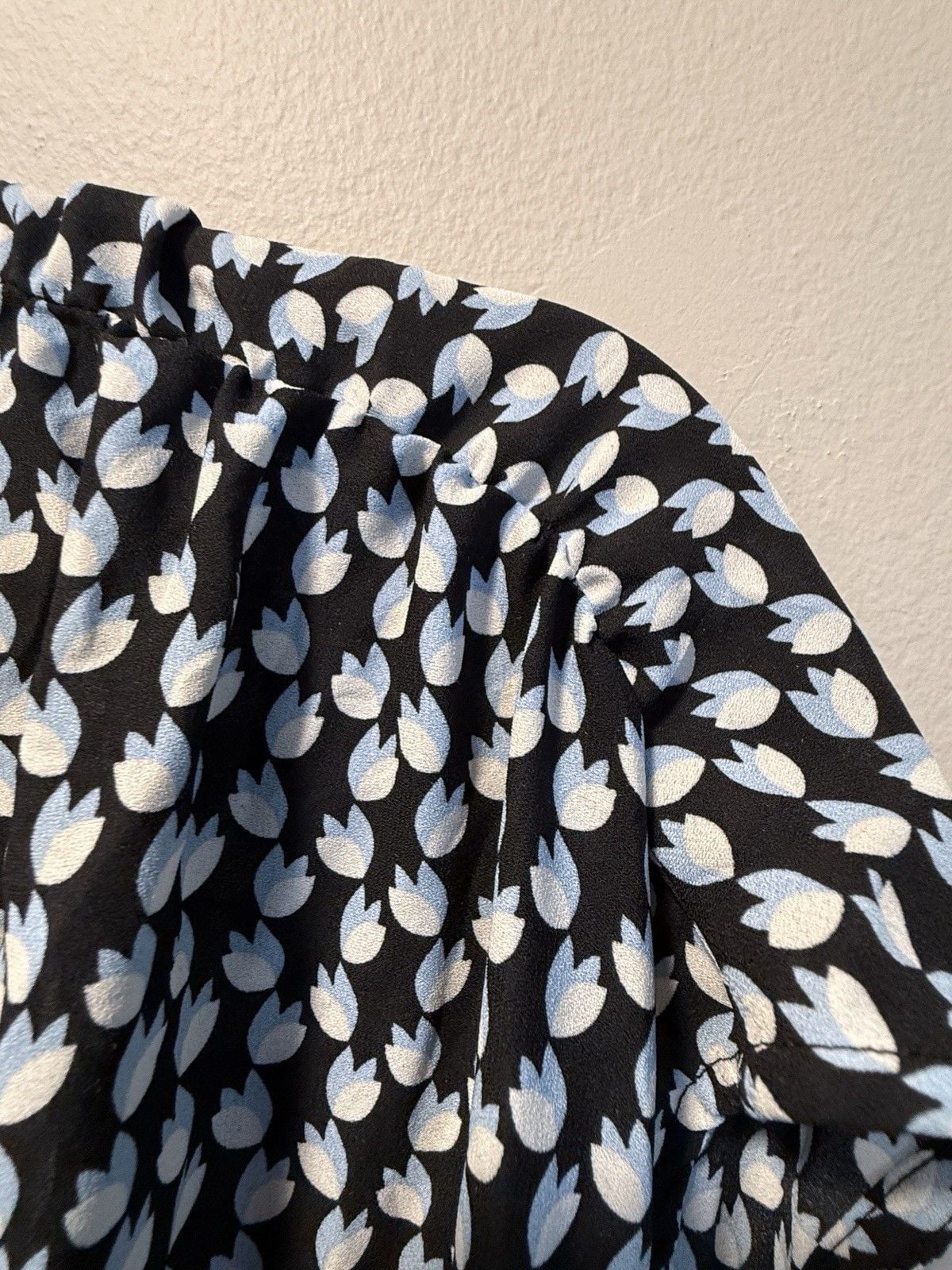 Max Studio Black White Blue Floral Midi Dress V-Neck Size S 6