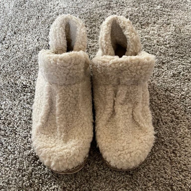 L.L. Bean Women's Size 9 Cozy Sherpa Boot Slippers Winter Warm 2