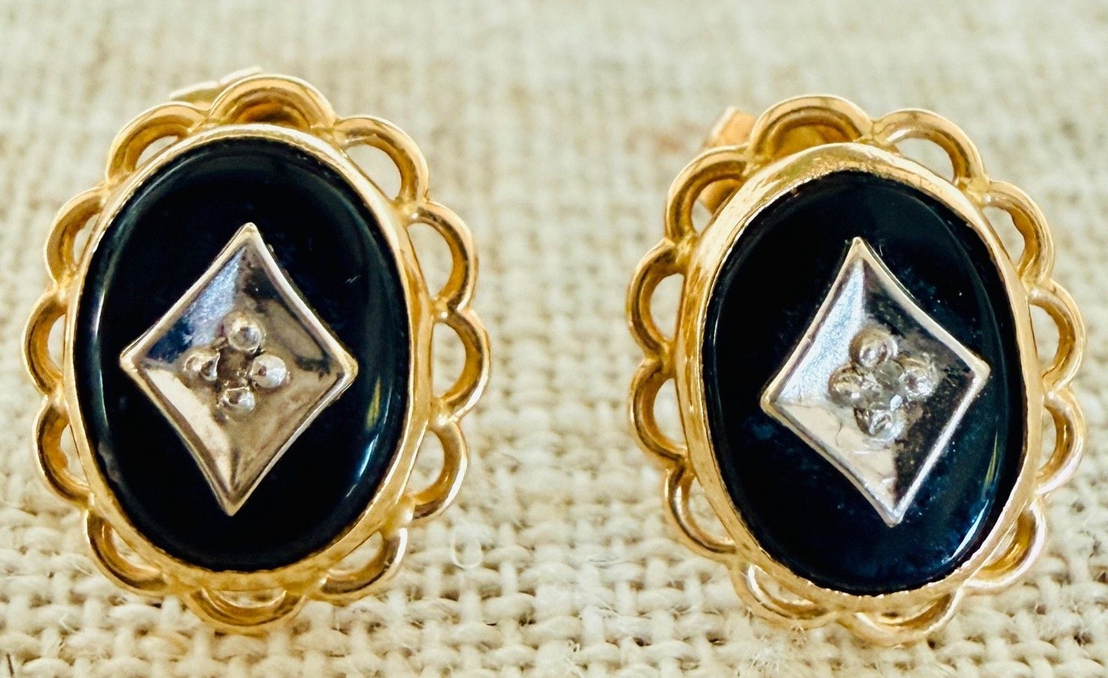 Vintage 14K Yellow Gold Black Onyx & Diamond Stud Earrings Scallop Frame 2