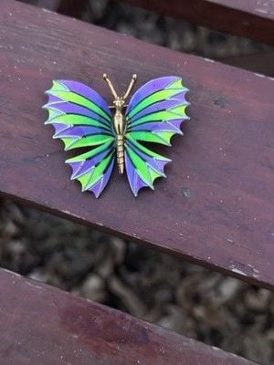 Vintage MCM 1970’s Beautiful Green & Purple Butterfly Brooch Whimsical Fairycore 4