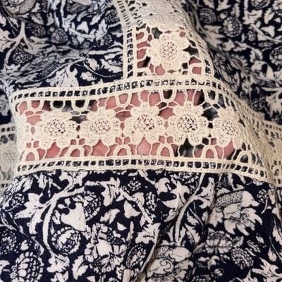NWT Blue Boutique Brand, Peplum, Navy & Floral Crocheted, Tank Top, Size Small 10