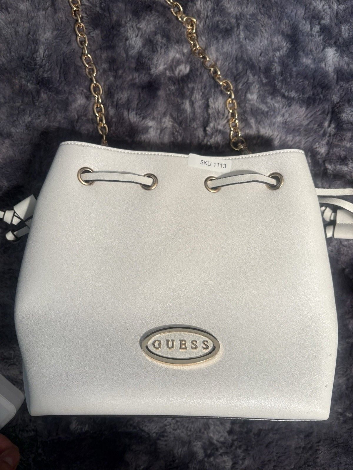 GUESS Womens White Bucket Bag Handbag Drawstring Gold Chain Shoulder Bag Purse 5